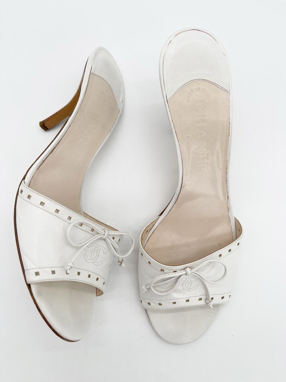 Chanel Vintage White Leather Bow CC Open Toe Slide Mules Stiletto Sandals EU 41